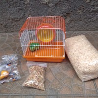 paket kandang, serbuk kayu, botol minum, makanan hamster