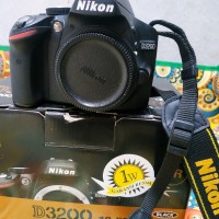 kamera nikon d3200 body only