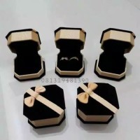 Box Kotak Tempat 2 Cincin Lamaran Tunangan Kawin Nikah Emas Beludru