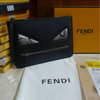 harga clutch fendi