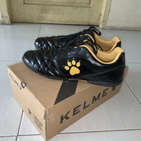 Sepatu Futsal KELME POWER GRIP BLACK GOLD Bekas