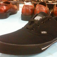 Sepatu Sekolah vans hitam polos