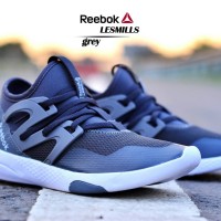 sepatu sport reebok