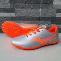 Sepatu Futsal Anak Mizuno Fortuna Silver Oren Murah Terlaris