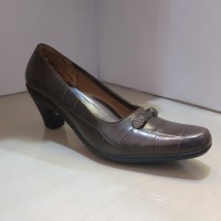 Sepatu Pantovel Kulit Wanita Tristan FD 709 Olive
