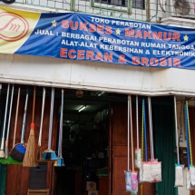 Logo sukses makmur plast