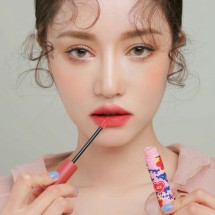 Logo lustric cosmetics