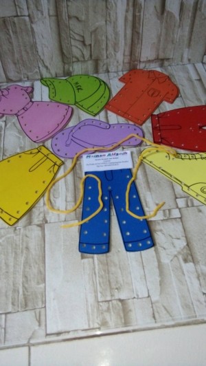 Harga mainan edukasi anak mainan edukatif mainan menjahit baju 8 | HARGALOKA.COM Harga mainan edukasi anak mainan edukatif mainan menjahit baju 8 | HARGALOKA.COM